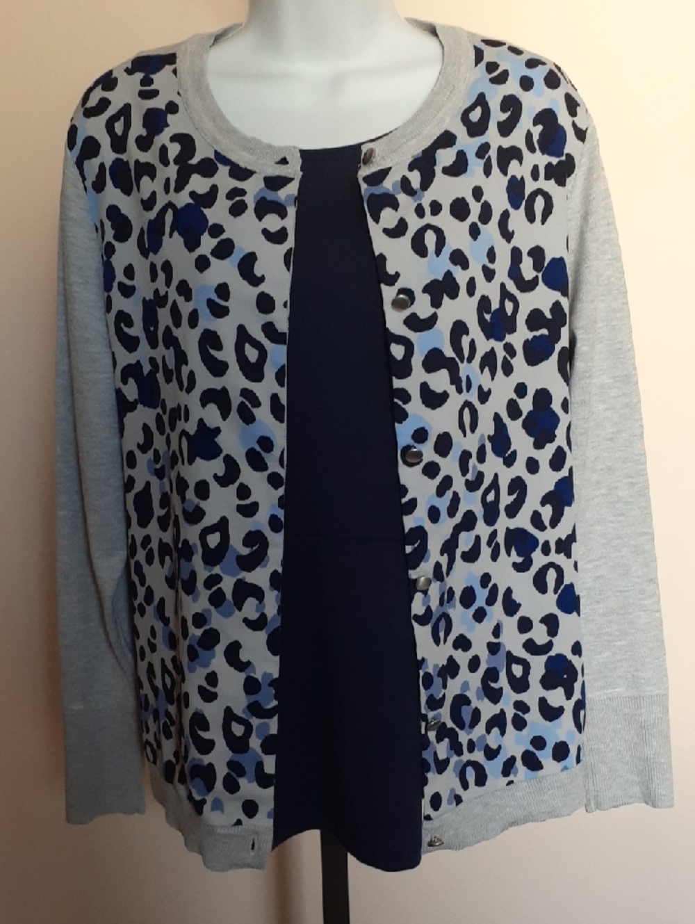 Chico's Light Gray Knit Cardigan with Navy and Black Leopard Accent Sz M